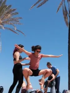 Clase multinivel de Acroyoga School — acroyoga class