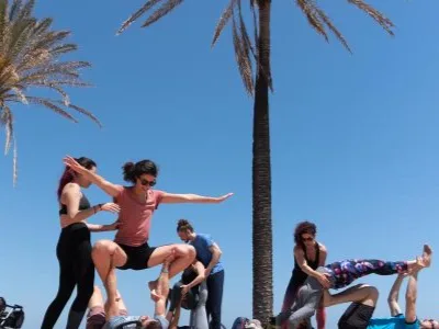 Clase multinivel de Acroyoga School